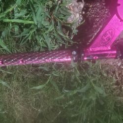 Very PRETTY  PINK  GIRLS SCOOTER -  HALO