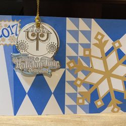 Disneyland 2017 Guided Tour Pin Small World