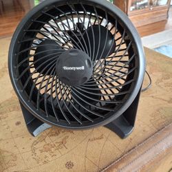 11x10 Honeywell Portable Fan