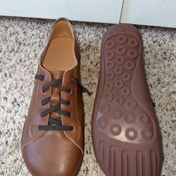Women's Soft Leather Casual Sneakers size 9.5 (similar to barefoot style shoes)