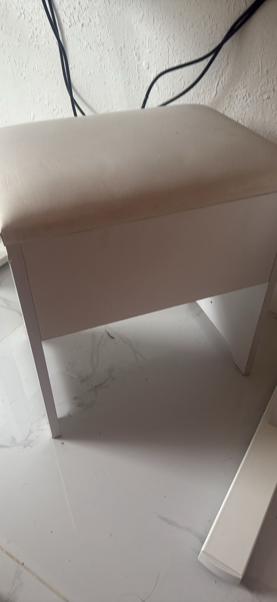 Vanity Stool Chair Like New