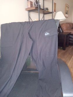Quicksilver sweats w cargo pockets. Large new