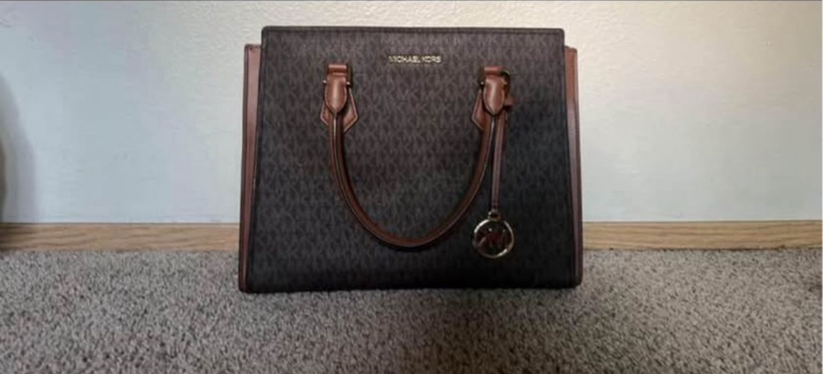 Micheal Kors Purse 