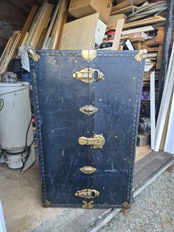 1900's Utica Travel Trunk