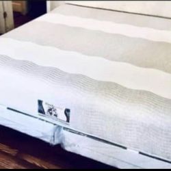 King Size Memory Foam Gel Tempurpedic Médium 11”thick Brand New( Box Spring Included) We Finance We Deliver 