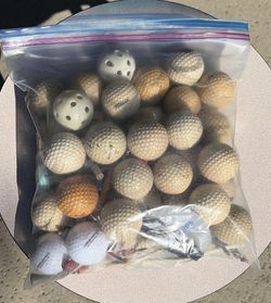 Lot of 30+vintage 1950s-60s golf balls, tee’s and pencils !!