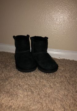 Toddler Black Uggs
