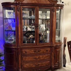 Dining Set In Great Condition 