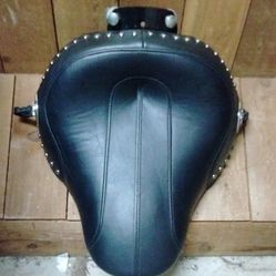 HARLEY DAVIDSON OEM Saddle Softail Studded Seat