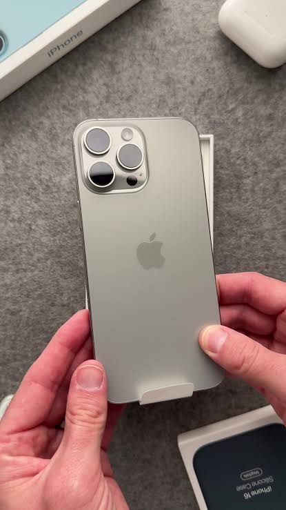 📱 iPhone 16 Pro Max – 256GB (Natural Titanium) – Unlocked – Like New