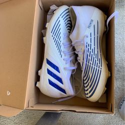 Soccer cleats  predator edge. 2fg