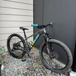 Trek Roscoe 7 27.5 size Small Hardtail Mountain bike 