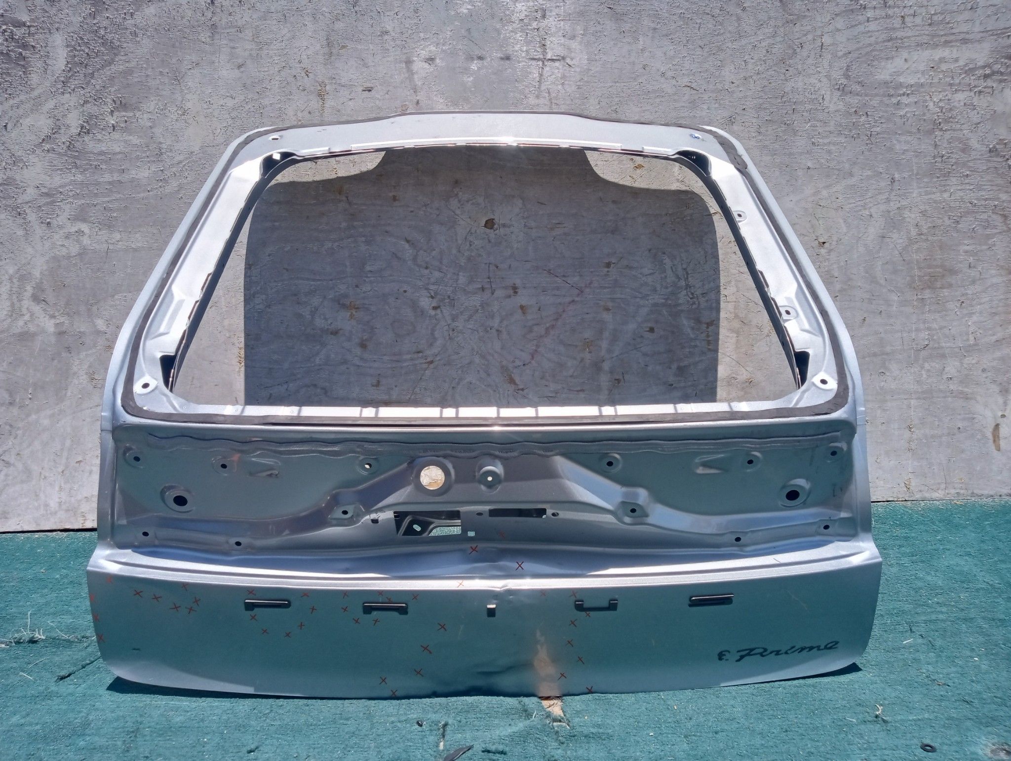TOYOTA PRUIS TAILGATE 2023
