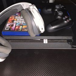 PS4 And Controller With GTA V