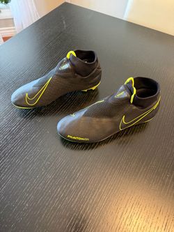 Nike phantom vision soccer cleats (men’s 10)