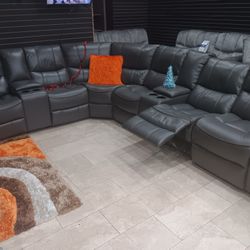 *Holiday Sale Event!!!*---Sleek Madrid Gray Leather Reclining Sectional Sofa---Delivery And Financing Available🤭