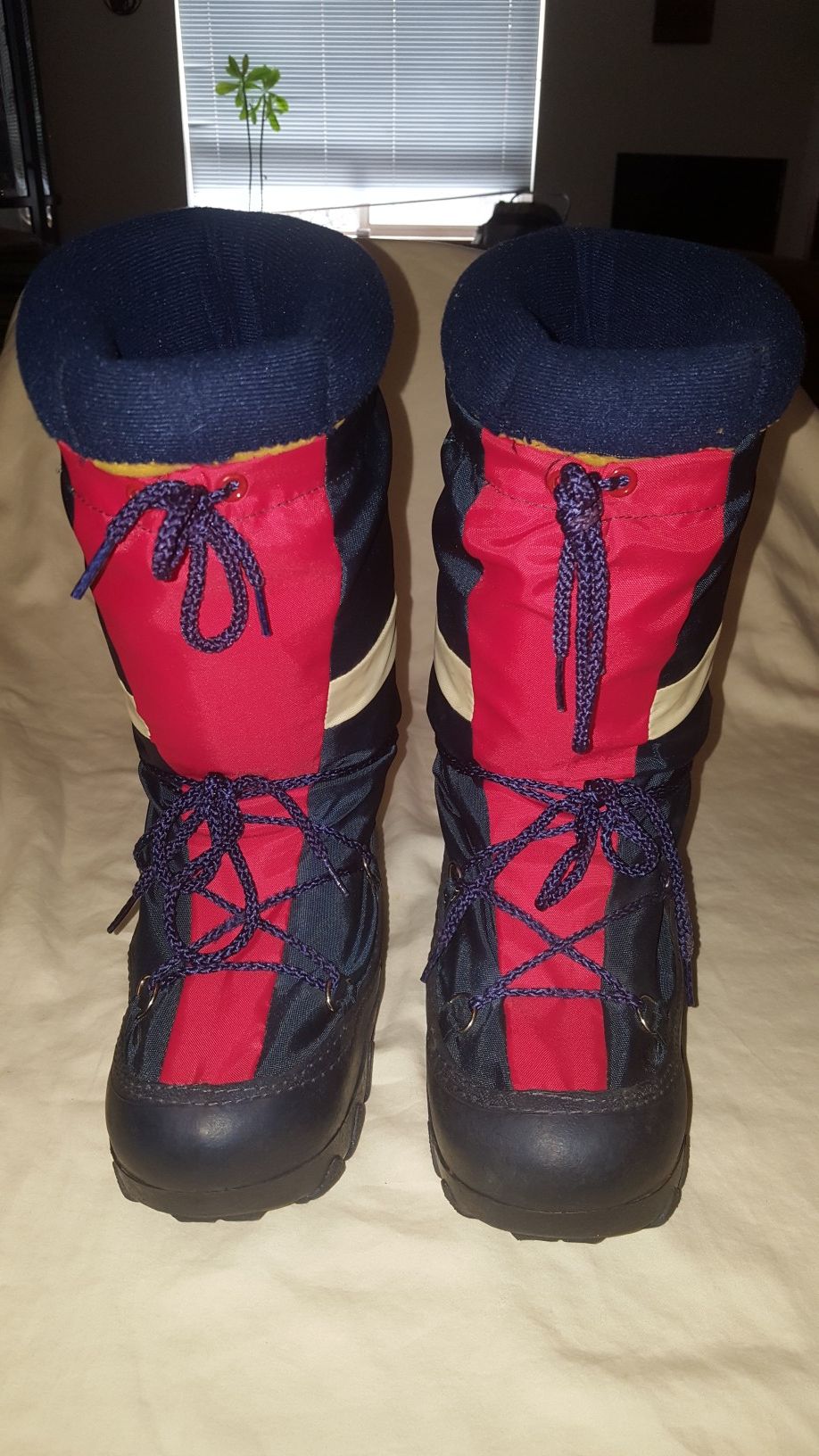 Vintage Winter Moon boots snow boots women's size 7 - 8 or mens 5 - 6 unisex