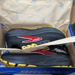 Brooks Ghost 17 runDisney Mickey Mouse Women's 9.5