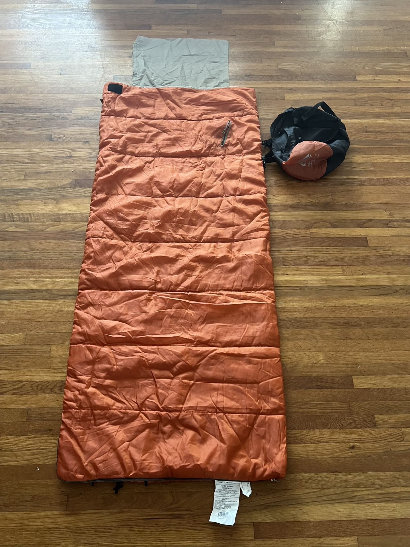Kelty Shooting Star Kids Sleeping Bag- 60" x 52" Camping orange (contact info removed)3