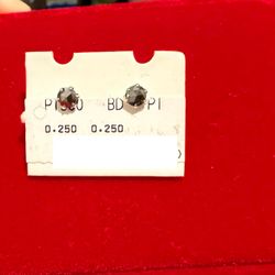 K18 Japan Natural Black Diamond Stud 