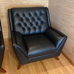 Ultra Stylish Black Accent Chair