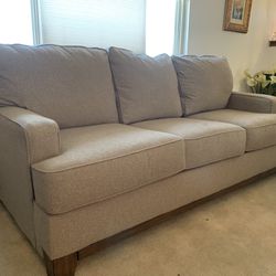 Hillsway Pebble - Sofa and Loveseat And 4x Matching Pillows