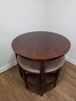 5 piece dining set- great condition $150