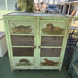 🦁 Vintage Farmhouse Cabinet w/ Mesh Doors & Hand-Painted Animals – $220 OBO 🐊🐖