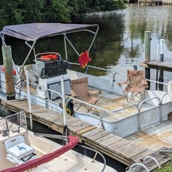 24 Foot Deck/Party Boat 150 HP