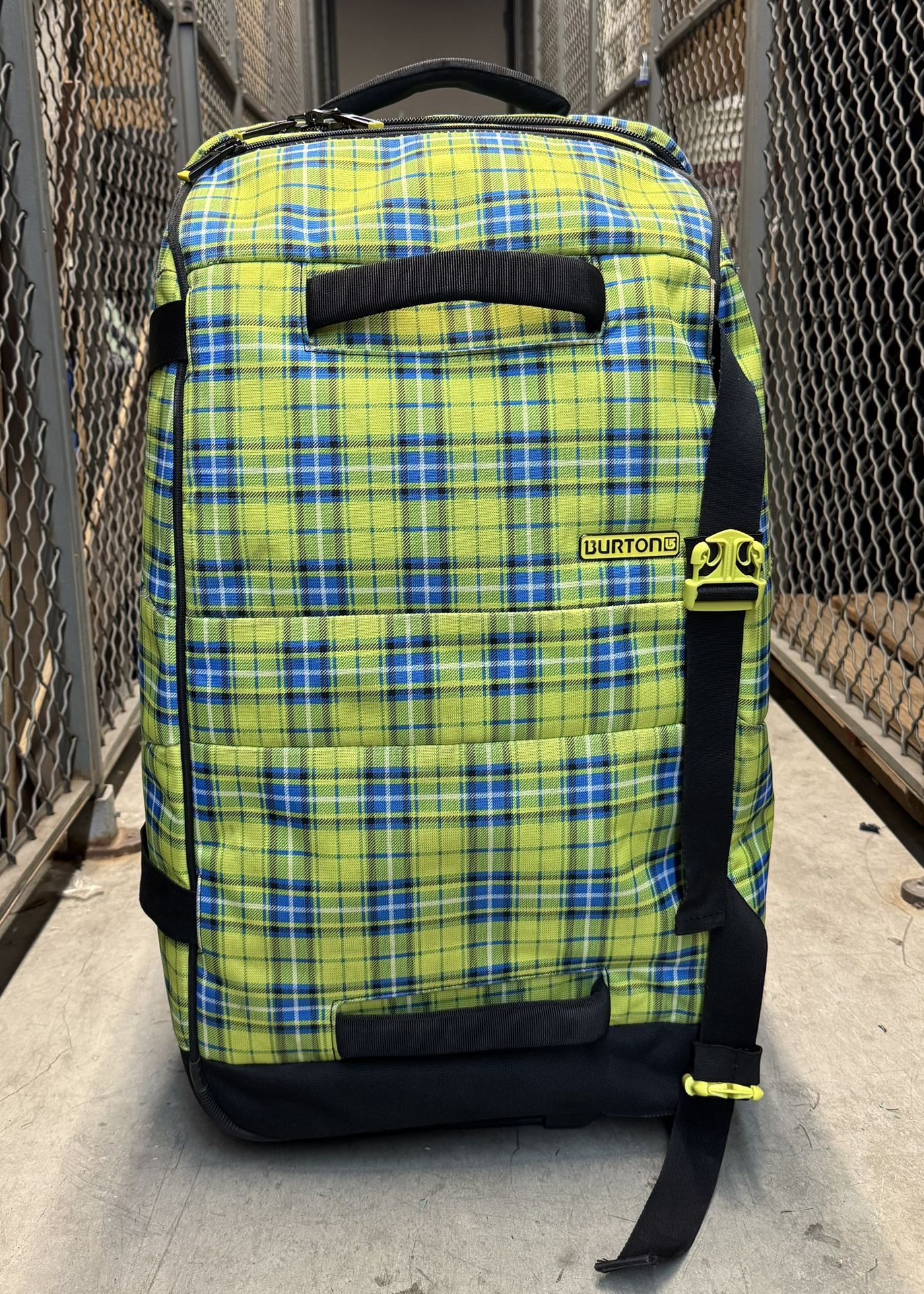 Burton Snowboard Co Wheelie Double Deck Luggage Suitcase 2 Wheel Ixion System