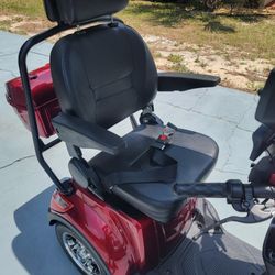 Electric Mobility Scooter / 1 Owner, New Condition