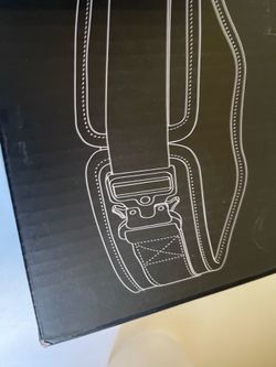 Weightlifting belt with quick release buckle