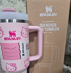 Stanley 40oz Pink Hello Kitty Exclusive  Travel Tumbler Thermos Flowstate Straw Cup 