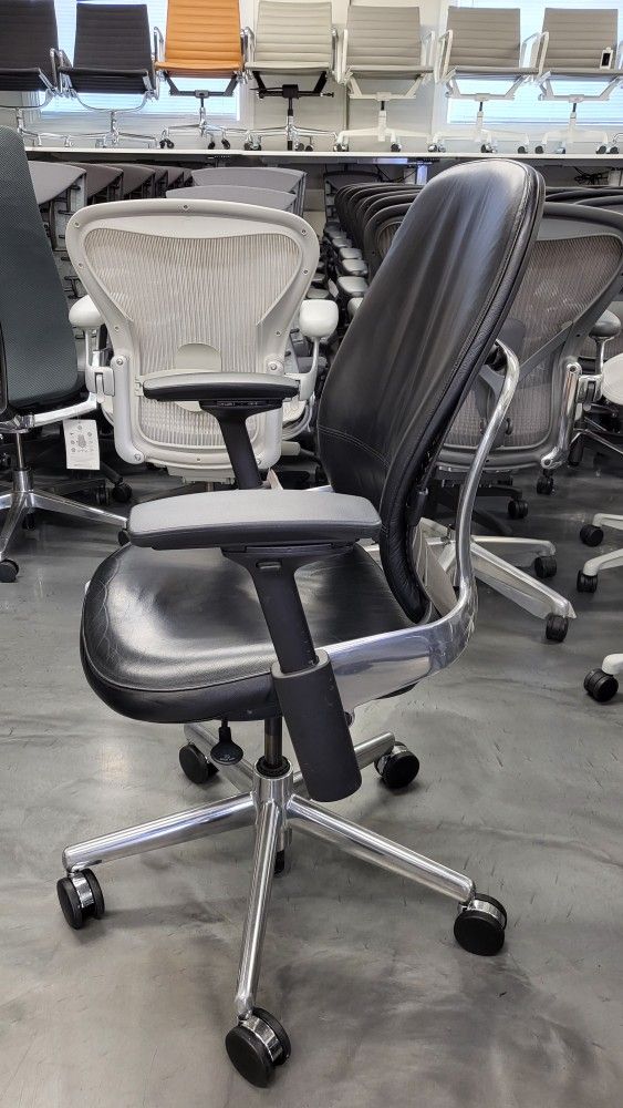 Various Like New Steelcase Leap V2 Chair