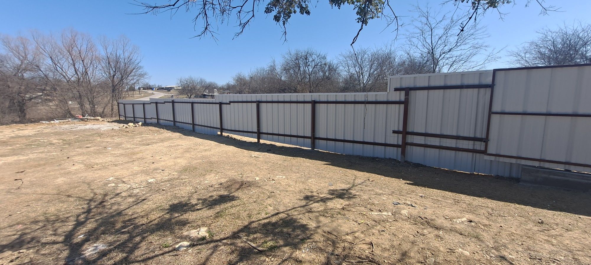 Fence. Carpot .gates