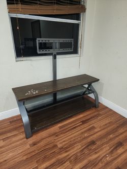 Shelve with TV Mount Stand. Good condition. Come pick up Homestead
