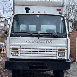 26 Ft Box Truck 