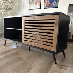 Media Cabinet/Entertainment Center with Siding Door