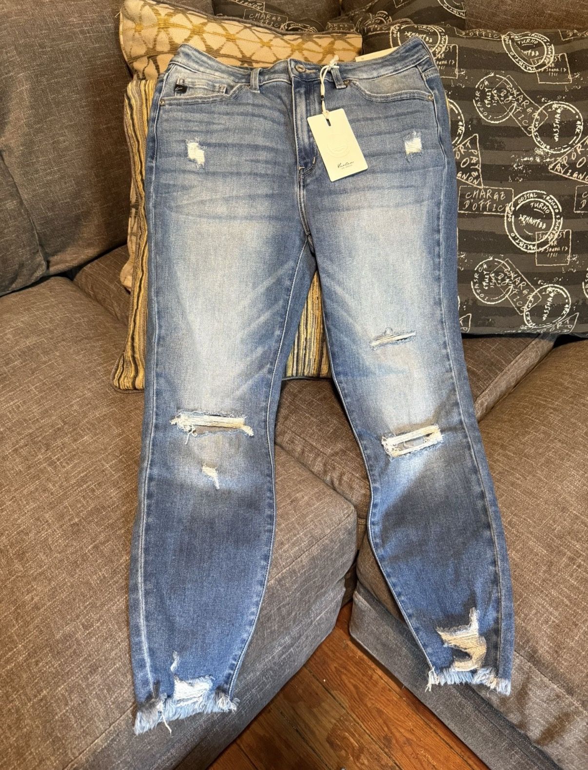 Brand New With Tags KANCAN Mid-Rise Ankle Skinny Jean Size 11/29