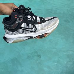 Nike GT jump 2 - fairly used - size 7.5 - ( Retail 150 😳 )