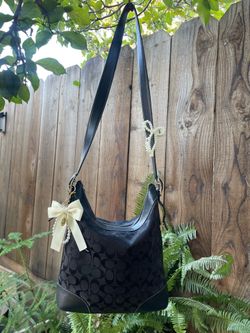 Vintage coach Chelsea signature slim/ Duffle hobo n bag