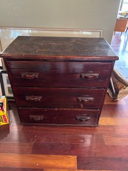 Vintage Solid Wood 3-Drawer Chest / Rustic Dresser – $100