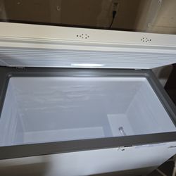 10.4 Cubic FT freezer