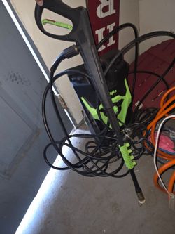 Electric pressure washer lightly used.