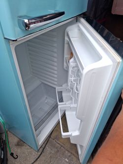 Retro style refrigerator