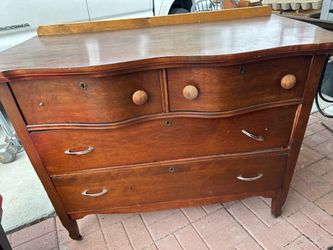 Dresser