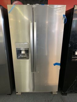 New scratch and dent Whirlpool 25cu.ft stainless steel side by side fridge 1 year warranty