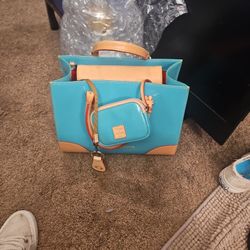 Dooney& Bourke