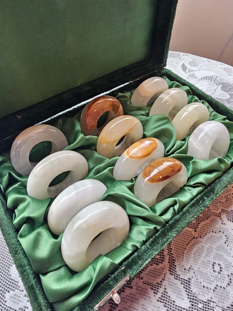 $75.00 - MidCentury Genuine Onyx Napkin Rings In Velvet Keepsake Case! Like New/Rare Find!