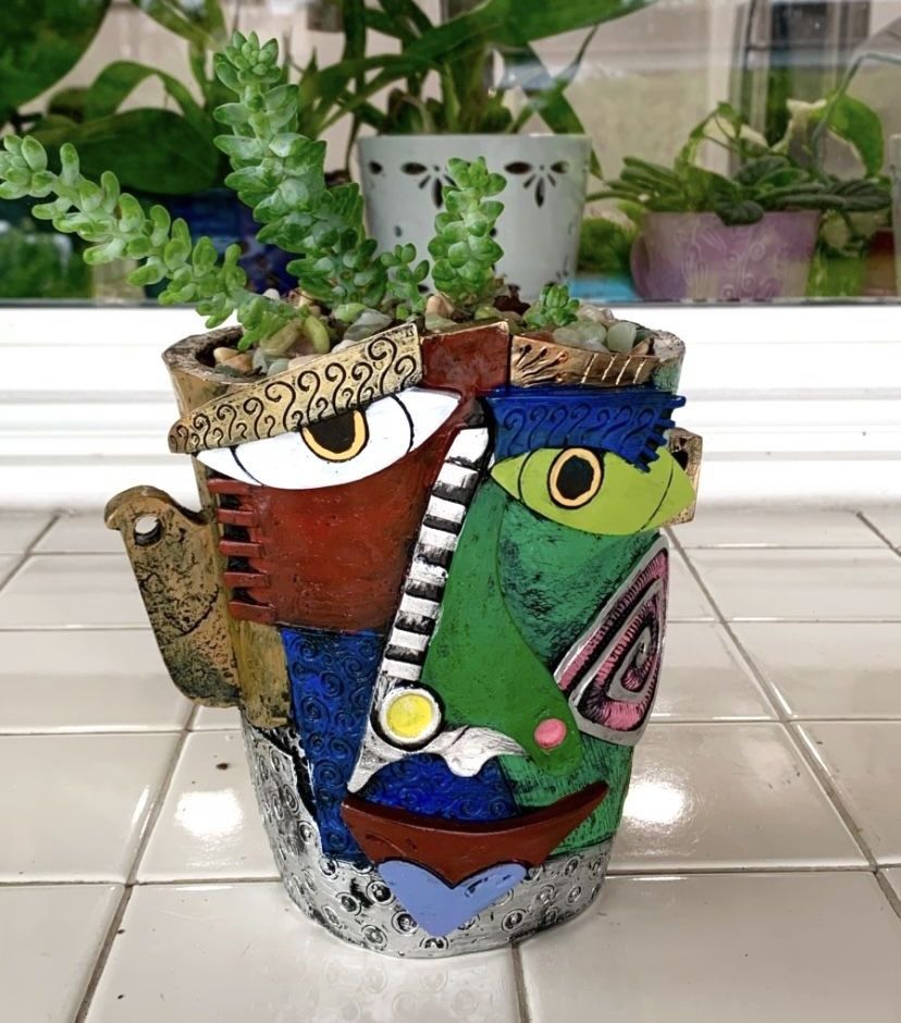 Abstract Face planter with Succulent Potted 🪴 Please Read Description 🪴